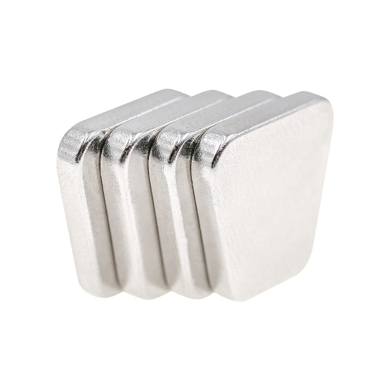 Trapéz alakú állandó mágnes