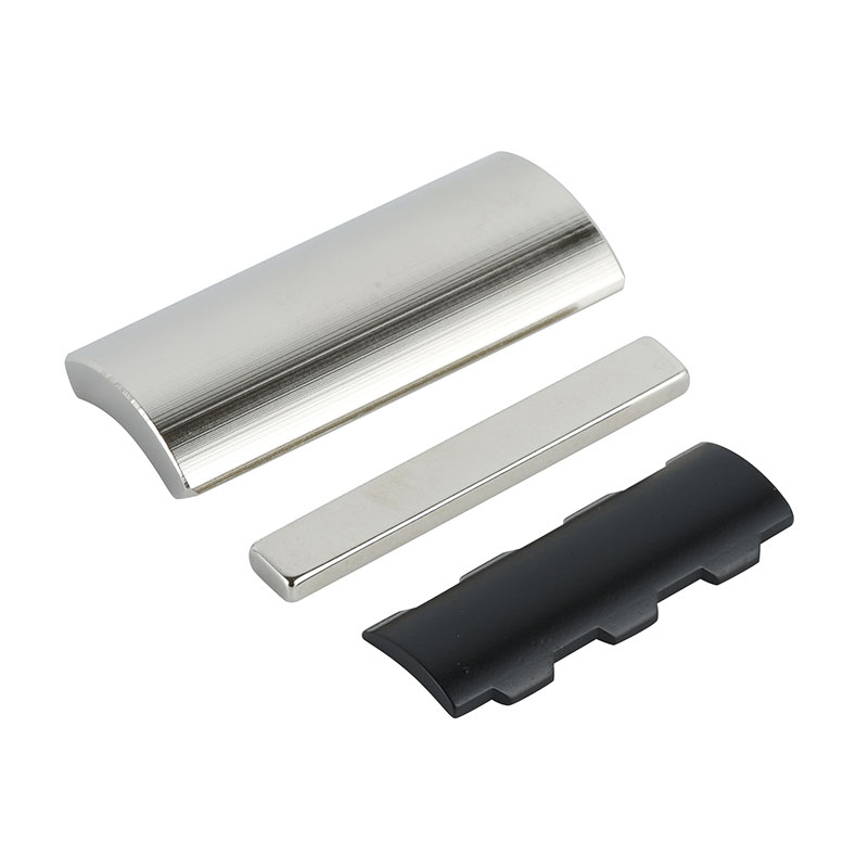 Egyedi alakú állandó mágnes