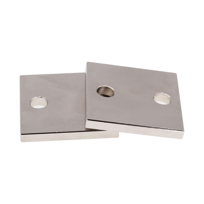 Egyedi alakú állandó mágnes